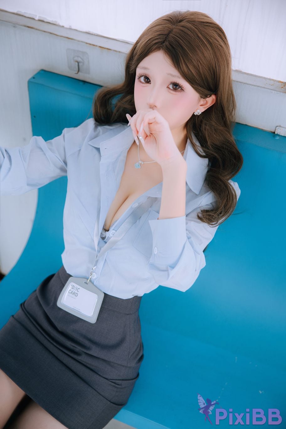 Cosplayer Hinajiao tram commuter PixiBB.COM 020