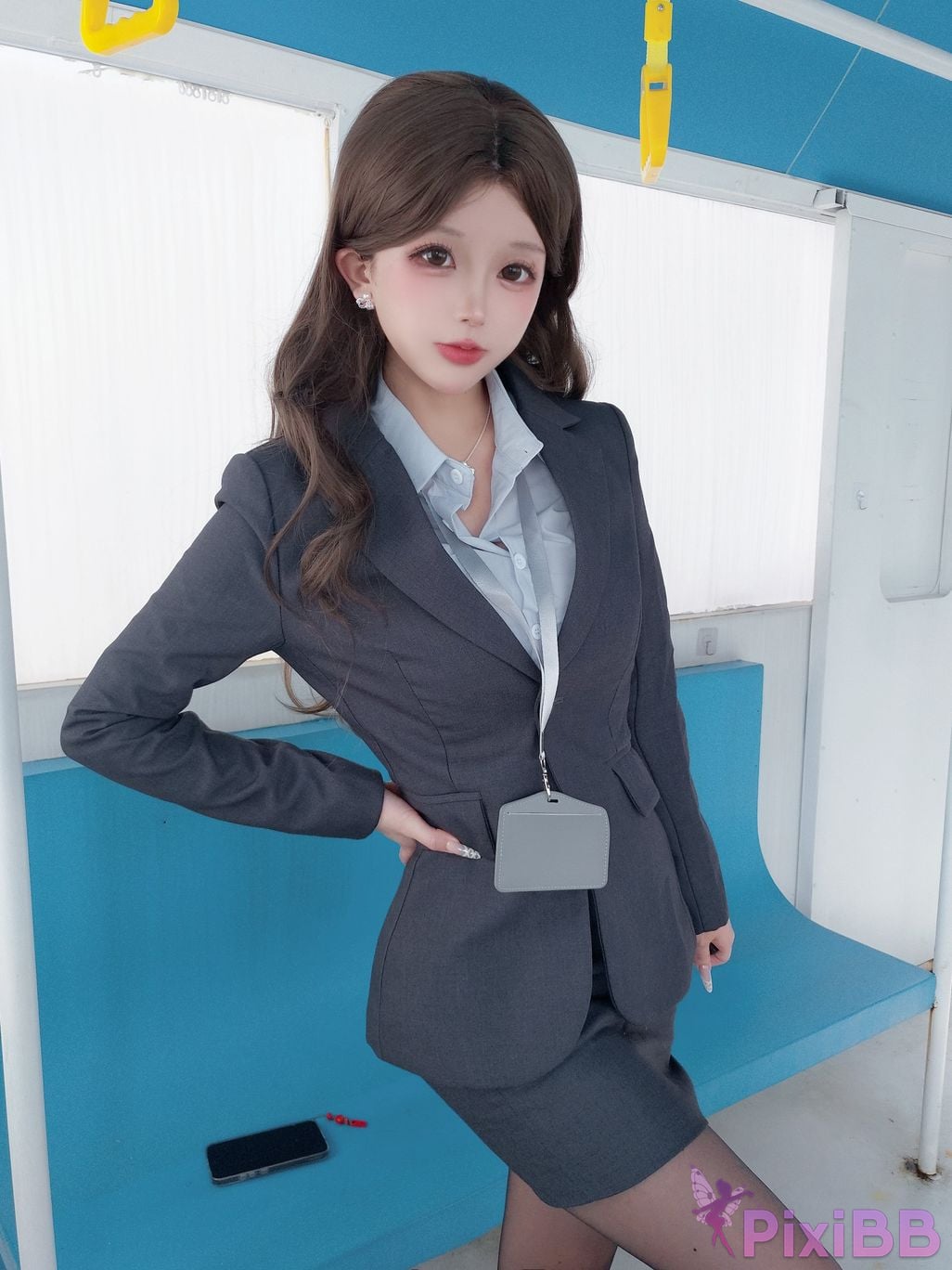Cosplayer Hinajiao tram commuter PixiBB.COM 212
