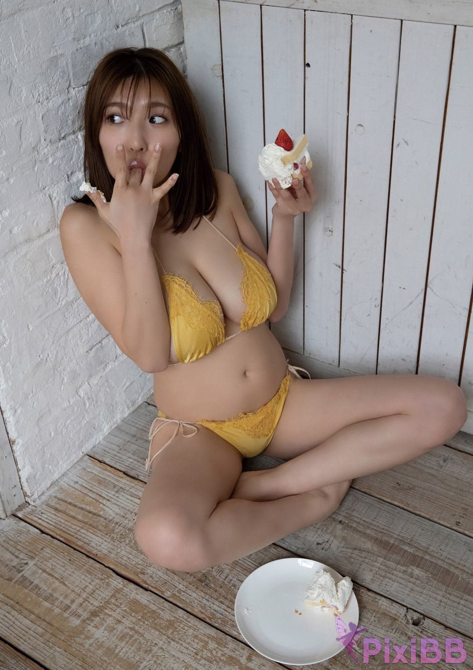 Japanese Idol Yuuki Mita BOMB digital photo book Its dangerous PixiBB.COM 018