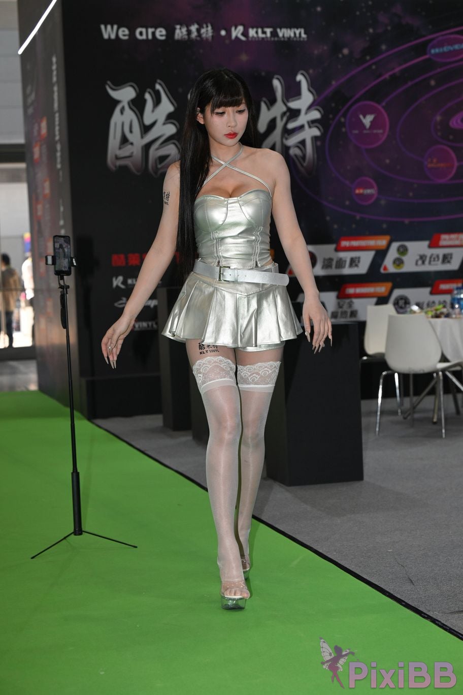 Featured Street Photography Works No.5779 silver suspender skirt PixiBB.COM 102