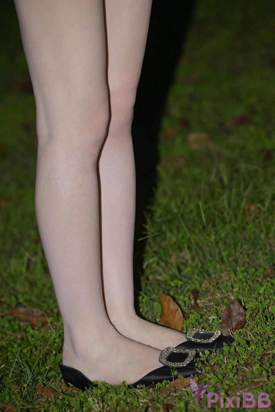 Featured Street Photography Works No.5780 S The bare feet of a classy car model PixiBB.COM 148
