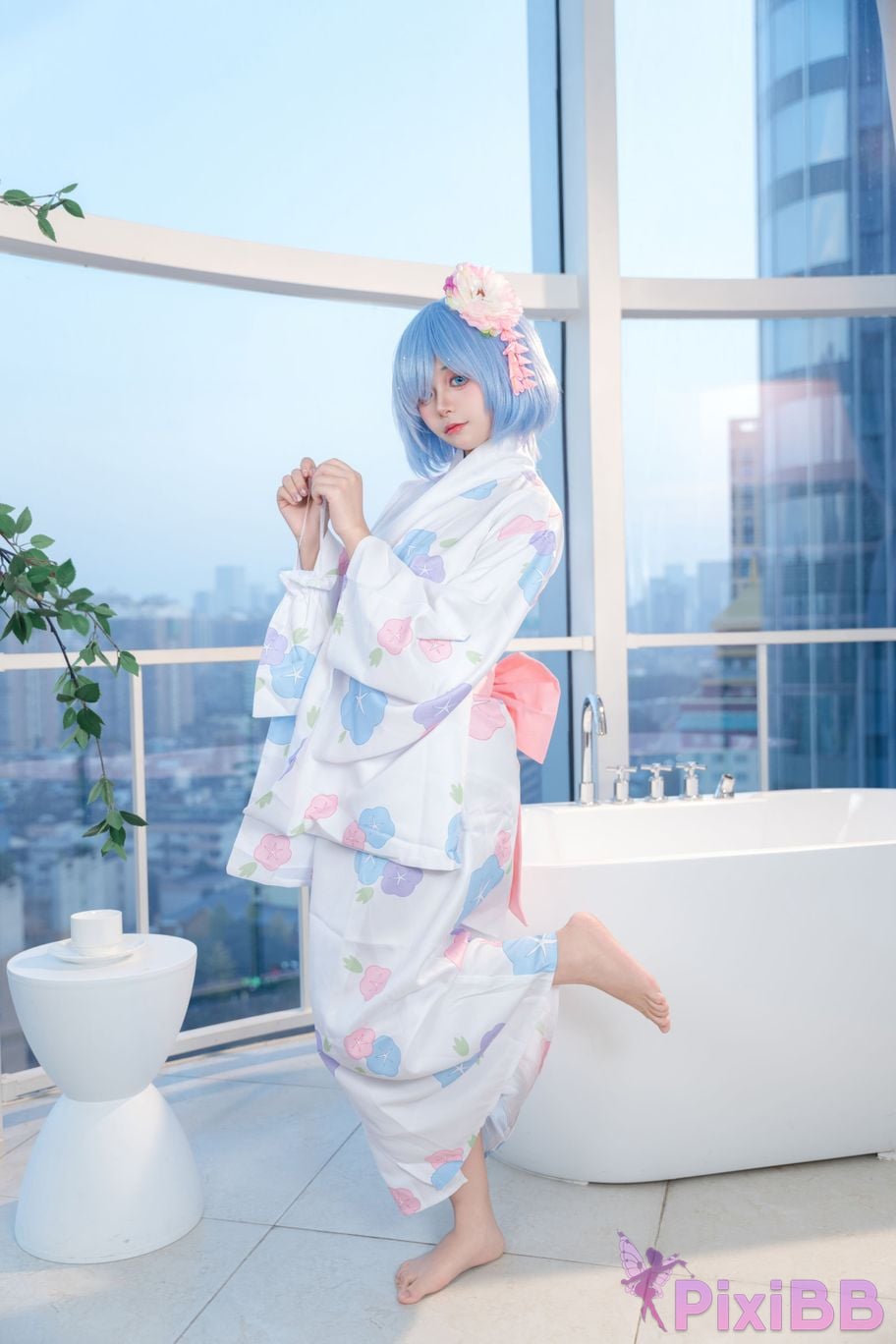 Cosplayer Tomoko Kyodaiou Life in another world from scratch Rem Kimono PixiBB.COM 004