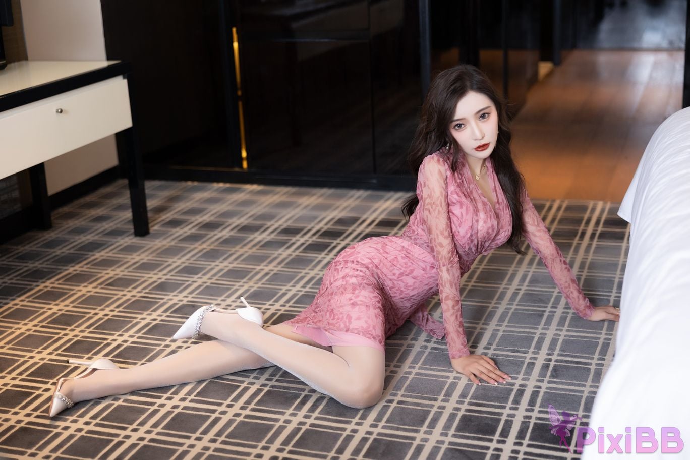 No watermark for in app purchases Wang Xinyao Yanni Pink hip hugging floral skirt PixiBB.COM 016