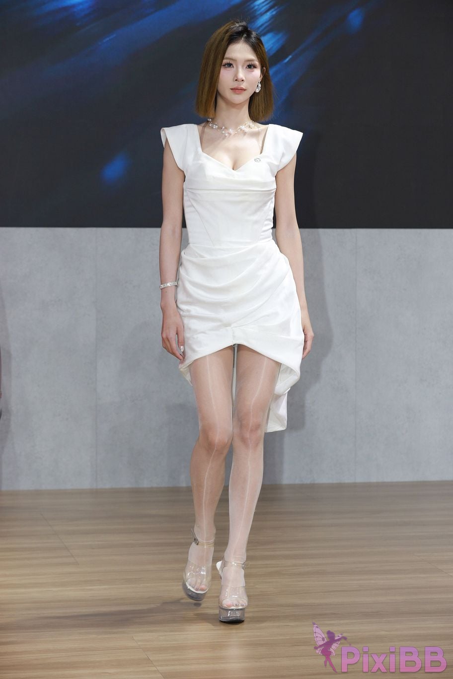Featured Street Photography Works No.5789 Oil silk white skirt Yiyi sauce PixiBB.COM 042