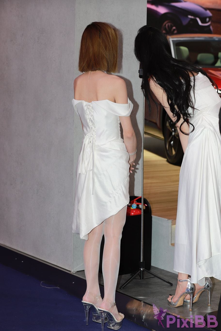 Featured Street Photography Works No.5789 Oil silk white skirt Yiyi sauce PixiBB.COM 102