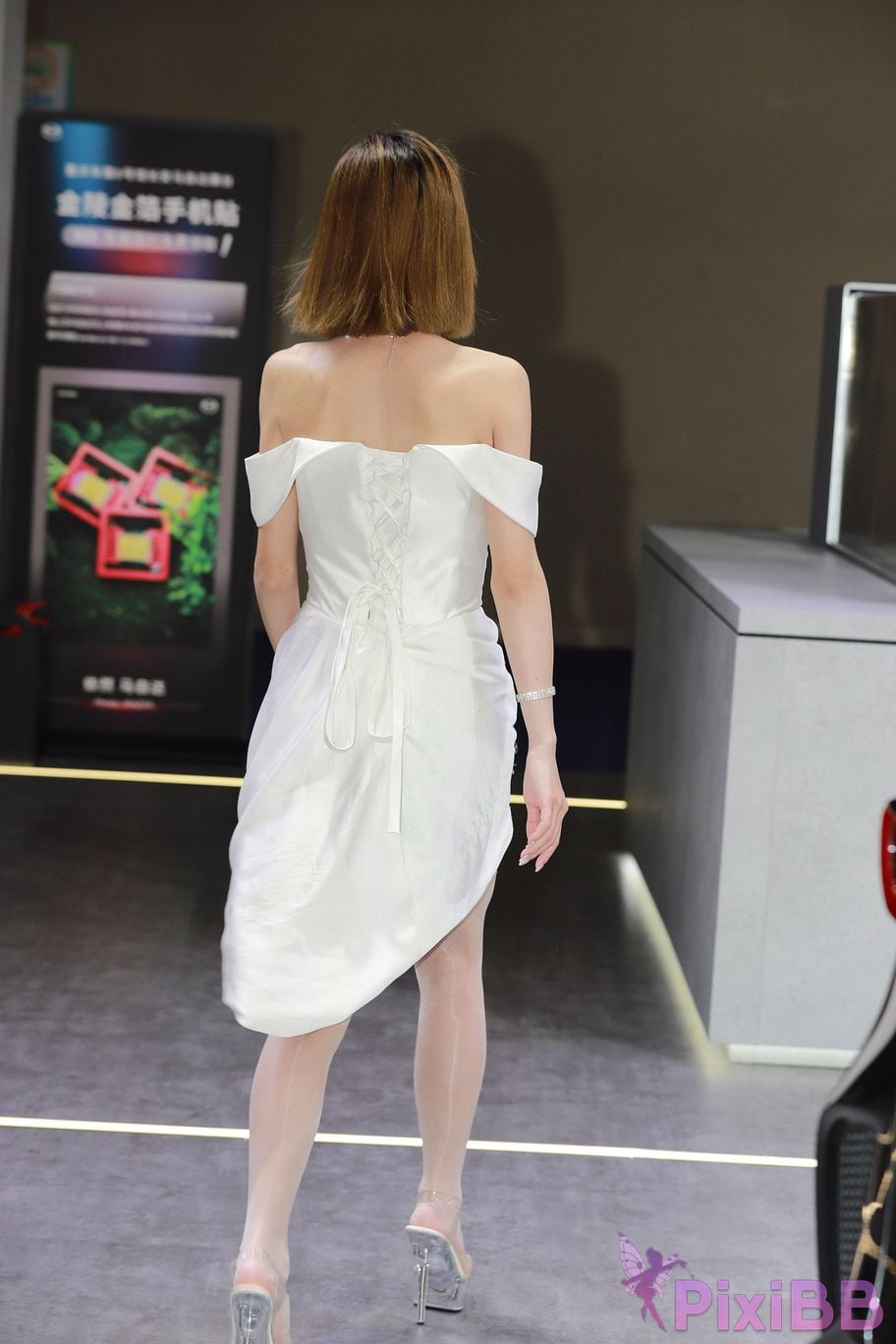 Featured Street Photography Works No.5789 Oil silk white skirt Yiyi sauce PixiBB.COM 179