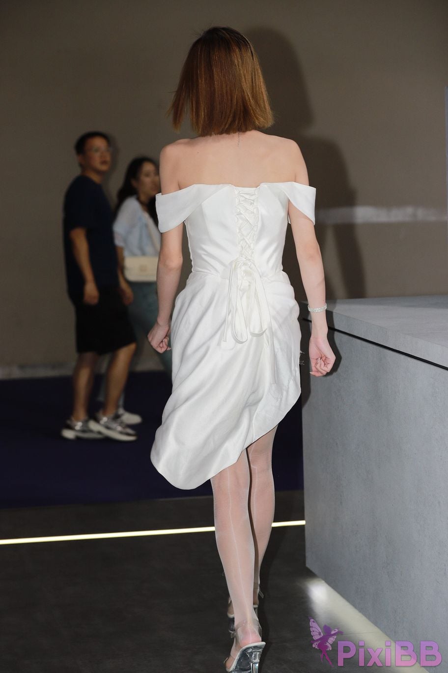 Featured Street Photography Works No.5789 Oil silk white skirt Yiyi sauce PixiBB.COM 182