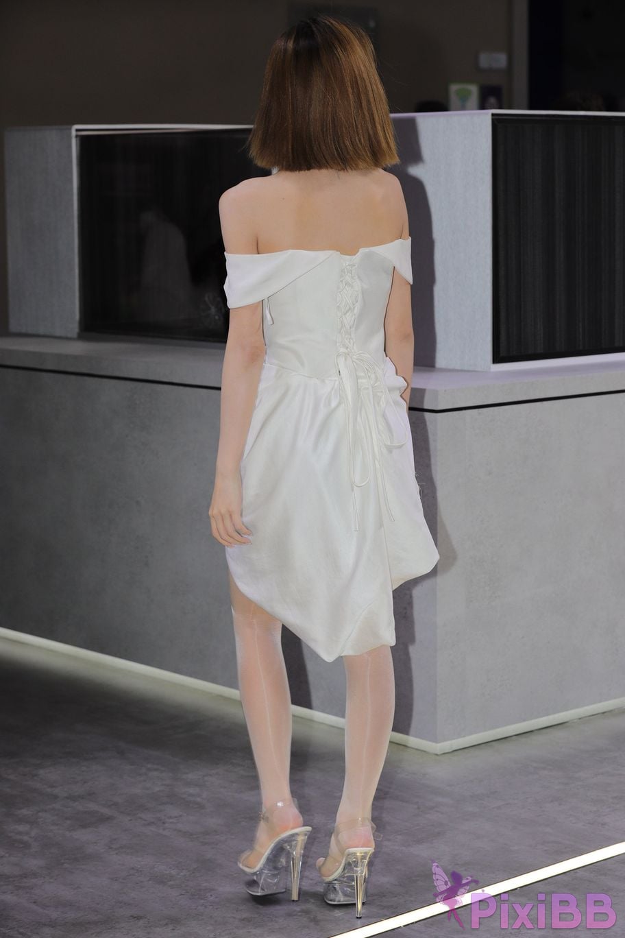 Featured Street Photography Works No.5789 Oil silk white skirt Yiyi sauce PixiBB.COM 239