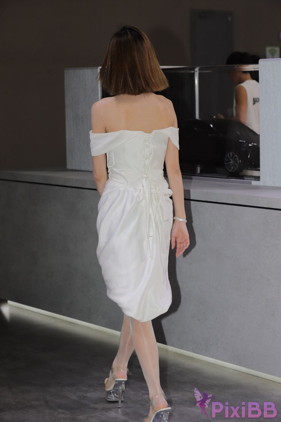 Featured Street Photography Works No.5789 Oil silk white skirt Yiyi sauce PixiBB.COM 241
