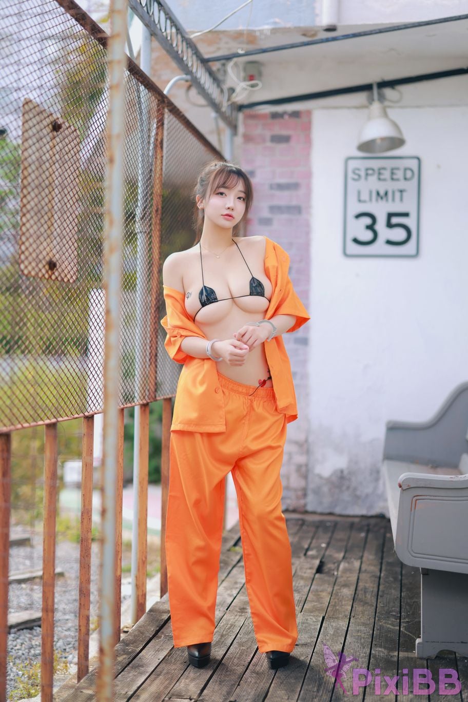 Son Ye Eun Bound for Halloween PixiBB.COM 001