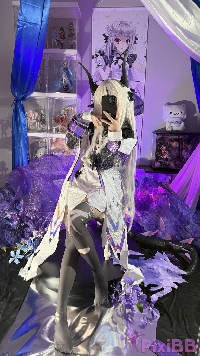 Cosplayer white oak Shirly Arknights death glow Abrana PixiBB.COM 043
