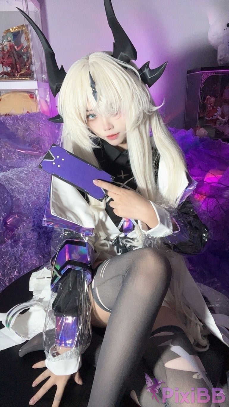 Cosplayer white oak Shirly Arknights death glow Abrana PixiBB.COM 074