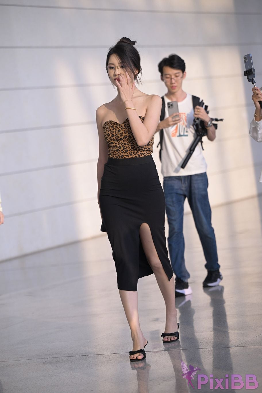 Featured Street Photography Works No.5800 Leopard print beautiful legs queen PixiBB.COM 008
