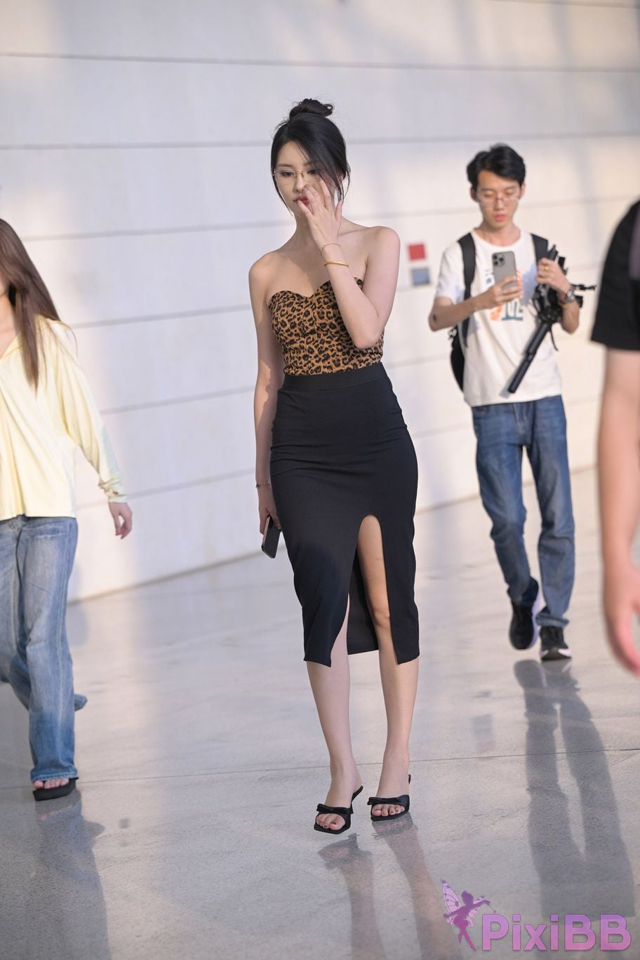 Featured Street Photography Works No.5800 Leopard print beautiful legs queen PixiBB.COM 013