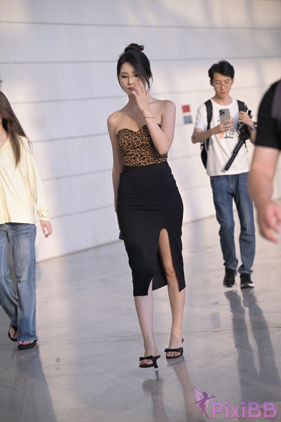 Featured Street Photography Works No.5800 Leopard print beautiful legs queen PixiBB.COM 014