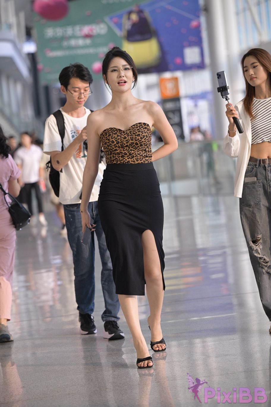 Featured Street Photography Works No.5800 Leopard print beautiful legs queen PixiBB.COM 031