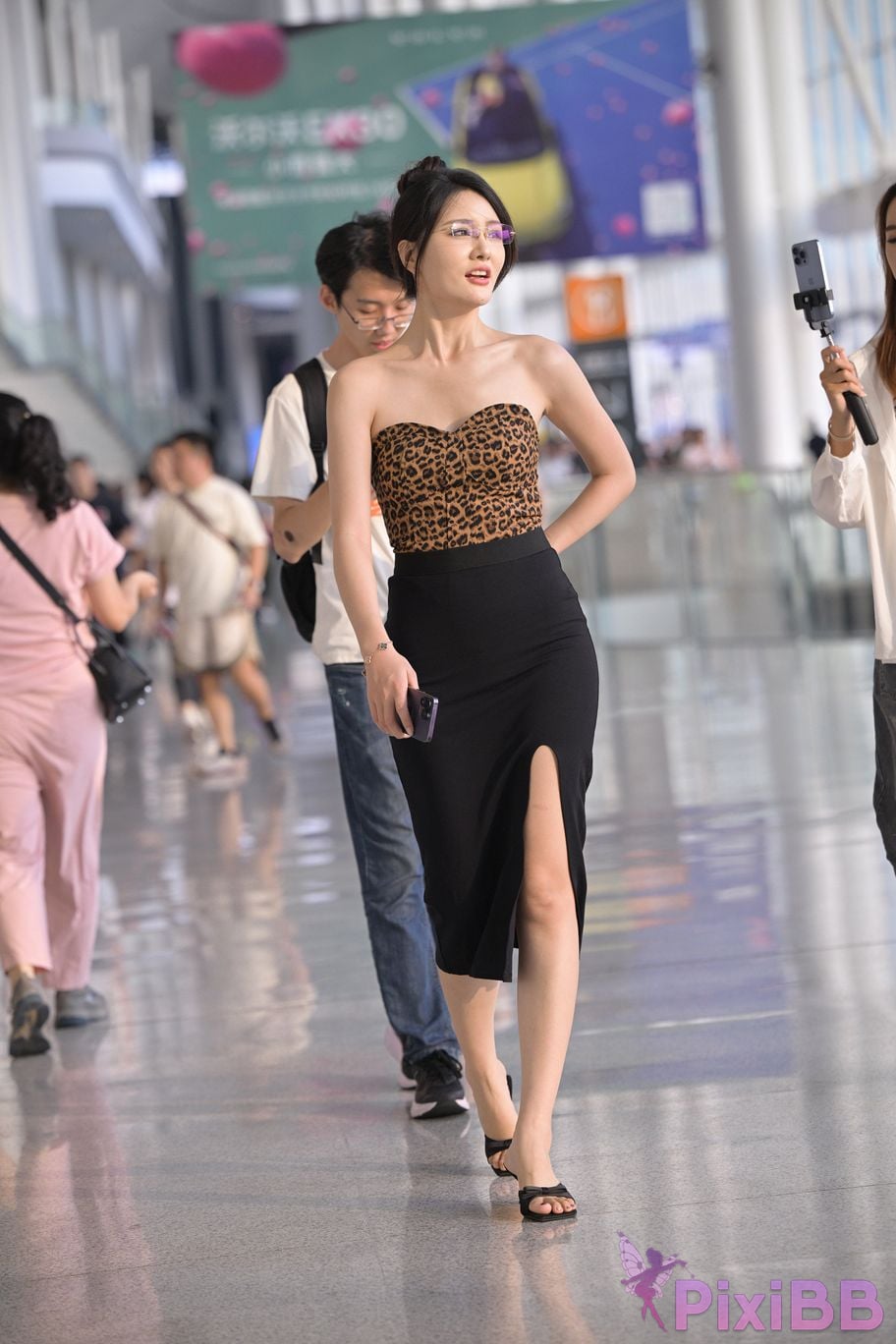 Featured Street Photography Works No.5800 Leopard print beautiful legs queen PixiBB.COM 036