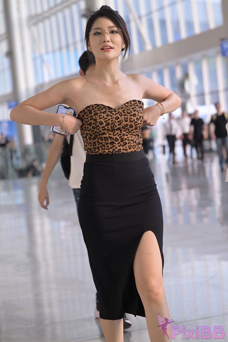 Featured Street Photography Works No.5800 Leopard print beautiful legs queen PixiBB.COM 058