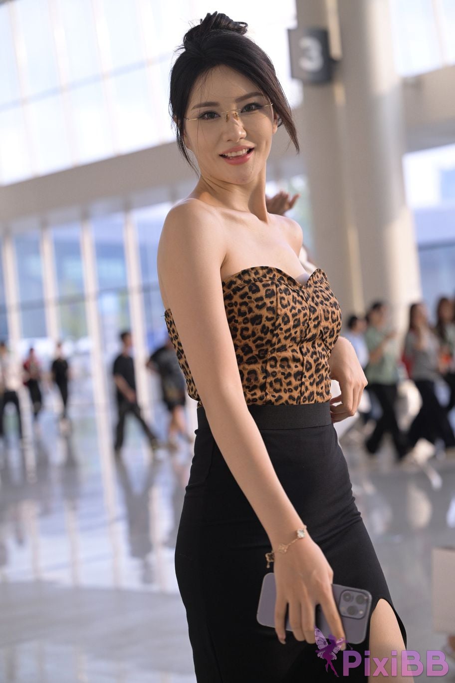 Featured Street Photography Works No.5800 Leopard print beautiful legs queen PixiBB.COM 076
