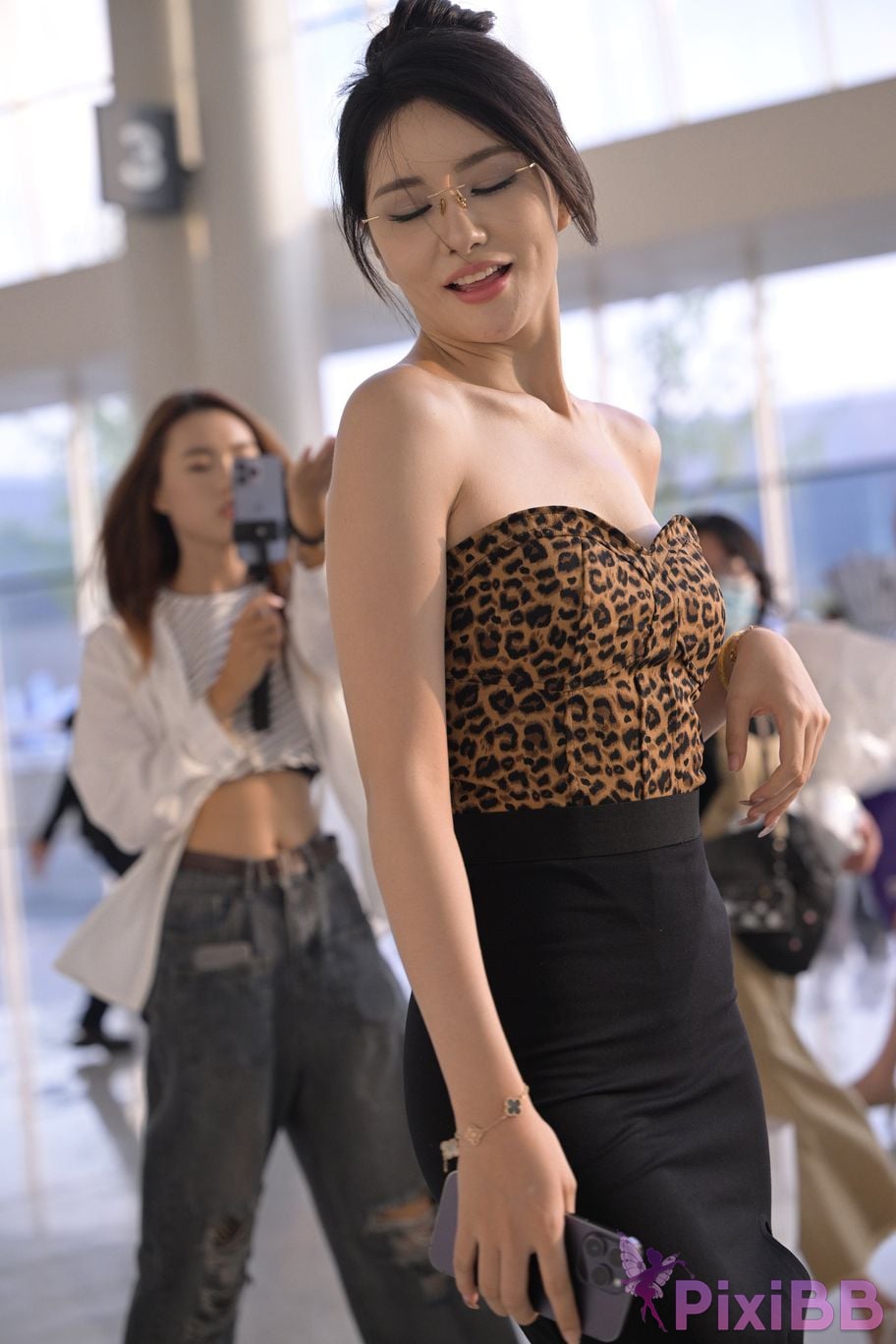 Featured Street Photography Works No.5800 Leopard print beautiful legs queen PixiBB.COM 079