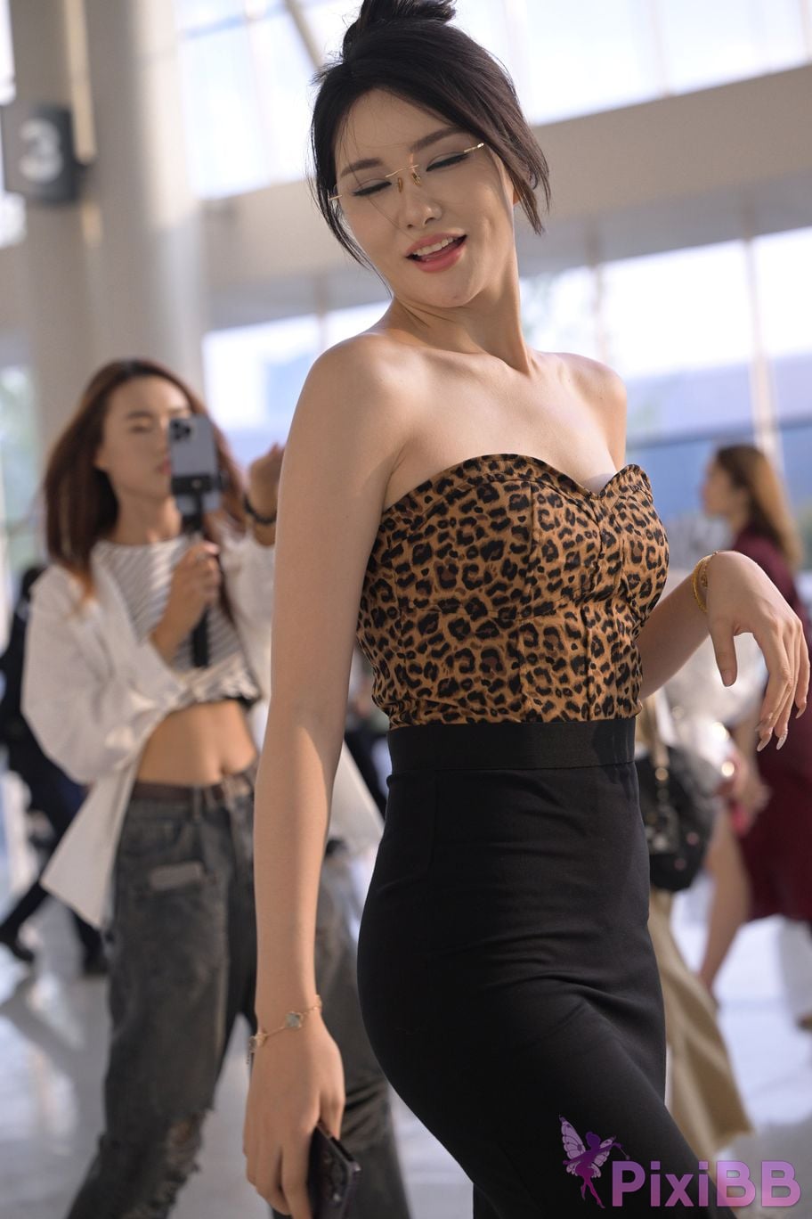 Featured Street Photography Works No.5800 Leopard print beautiful legs queen PixiBB.COM 080