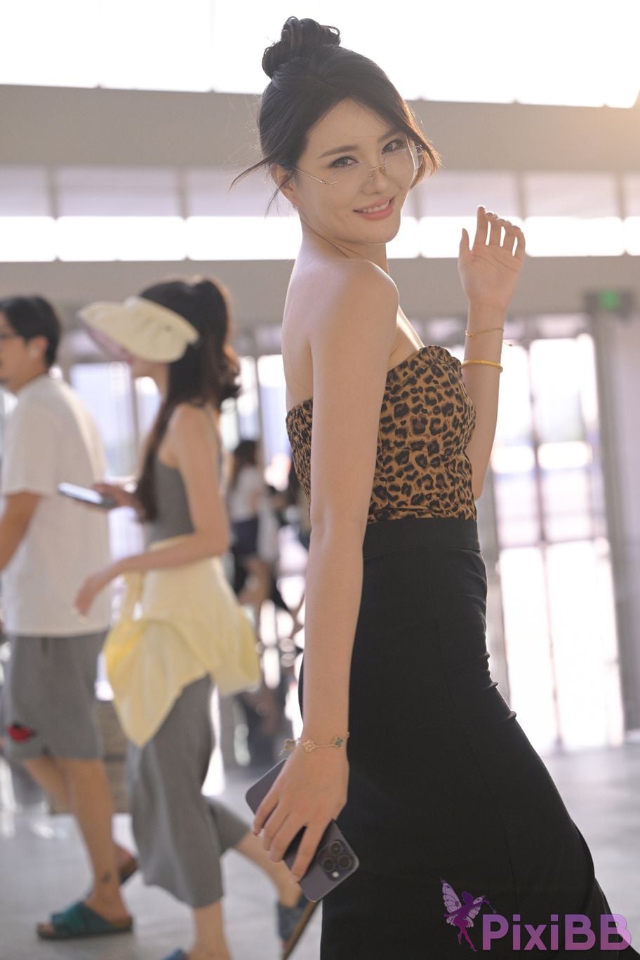 Featured Street Photography Works No.5800 Leopard print beautiful legs queen PixiBB.COM 094