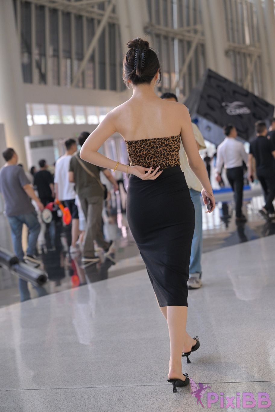 Featured Street Photography Works No.5800 Leopard print beautiful legs queen PixiBB.COM 101