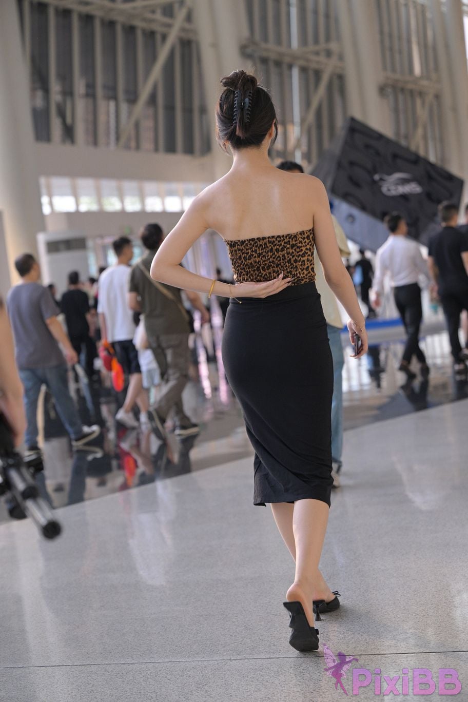 Featured Street Photography Works No.5800 Leopard print beautiful legs queen PixiBB.COM 103