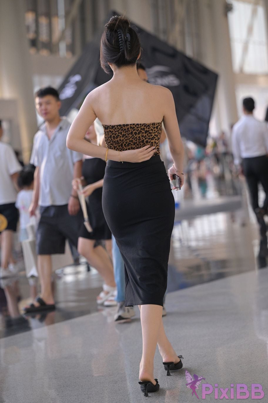 Featured Street Photography Works No.5800 Leopard print beautiful legs queen PixiBB.COM 117