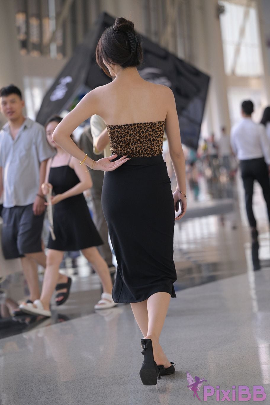 Featured Street Photography Works No.5800 Leopard print beautiful legs queen PixiBB.COM 119