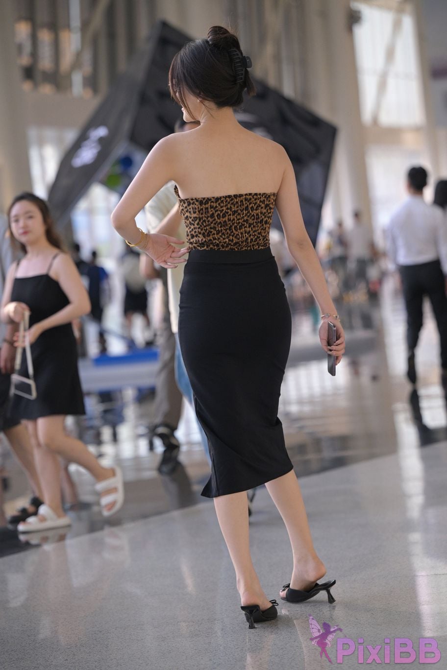 Featured Street Photography Works No.5800 Leopard print beautiful legs queen PixiBB.COM 120