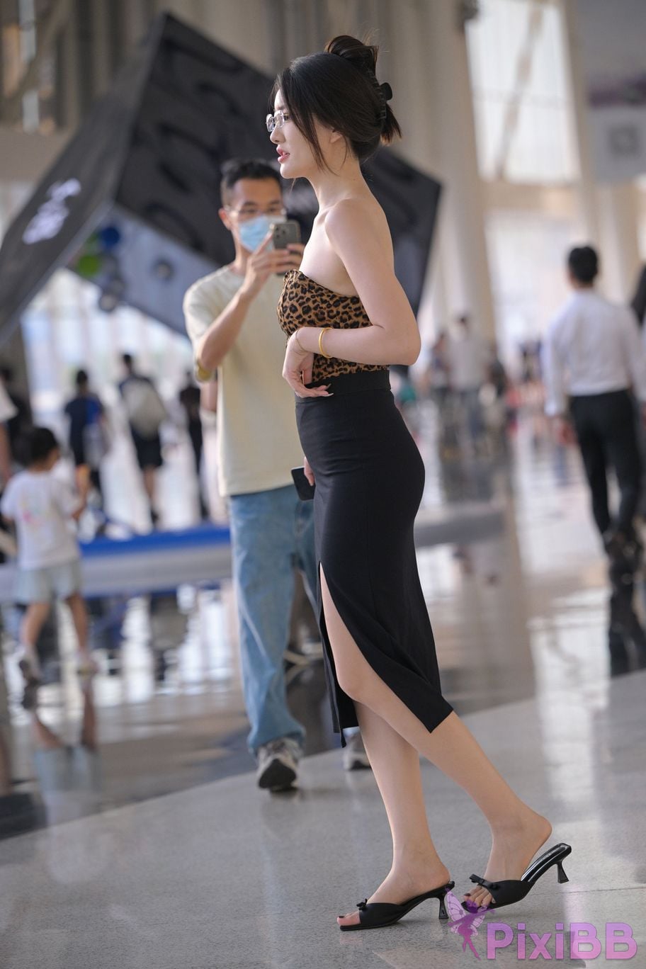 Featured Street Photography Works No.5800 Leopard print beautiful legs queen PixiBB.COM 123