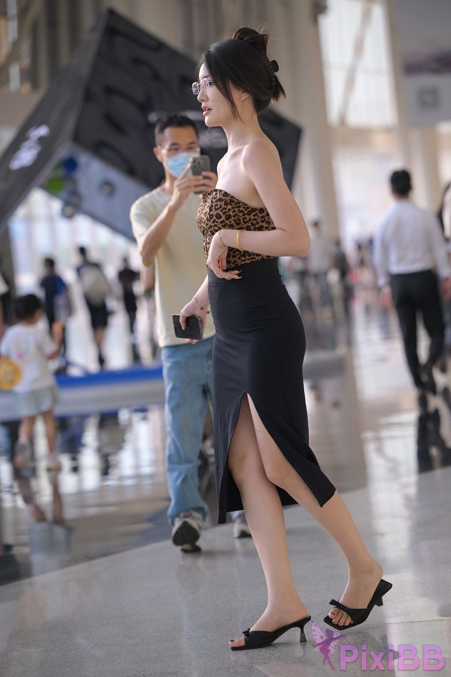 Featured Street Photography Works No.5800 Leopard print beautiful legs queen PixiBB.COM 124