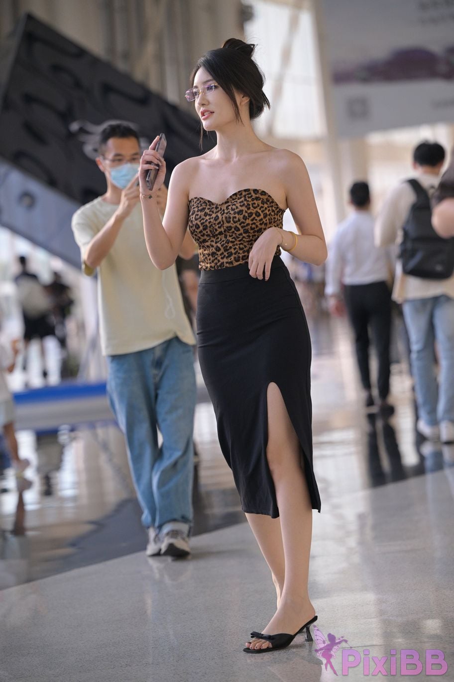 Featured Street Photography Works No.5800 Leopard print beautiful legs queen PixiBB.COM 128