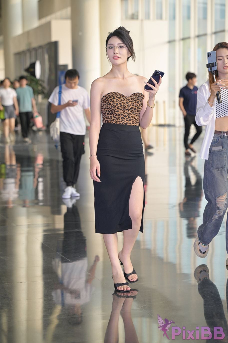 Featured Street Photography Works No.5800 Leopard print beautiful legs queen PixiBB.COM 133