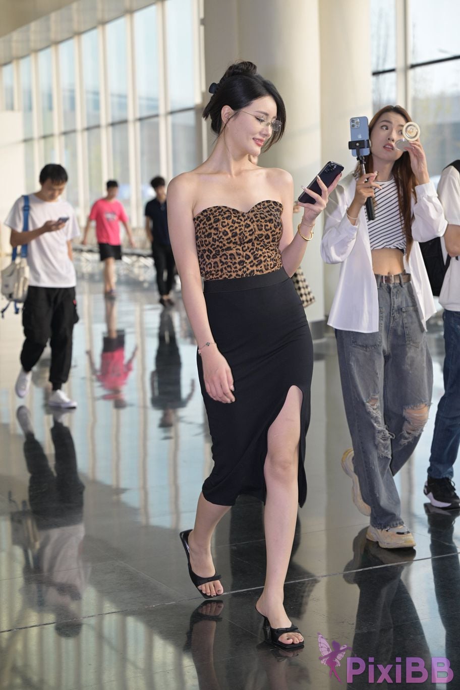Featured Street Photography Works No.5800 Leopard print beautiful legs queen PixiBB.COM 142