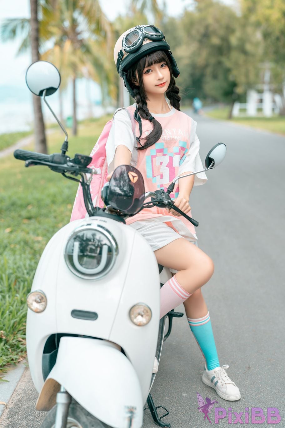 Coser chunmomo chunmomo Electric Car PixiBB.COM 001