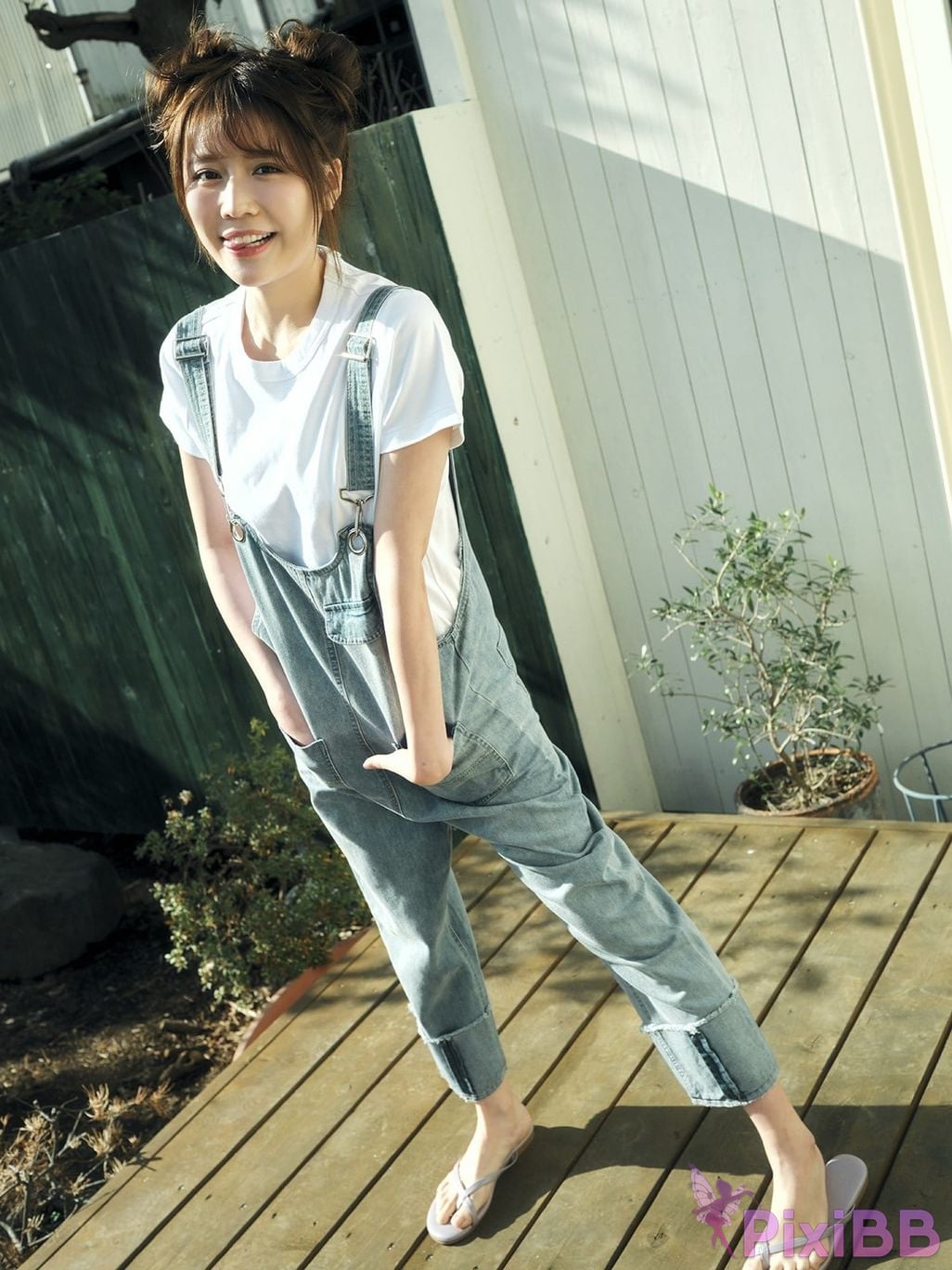 Japanese Idol Yuka Kohinata sabra net e Book COVER DX Flowers blooming in the sun PixiBB.COM 032
