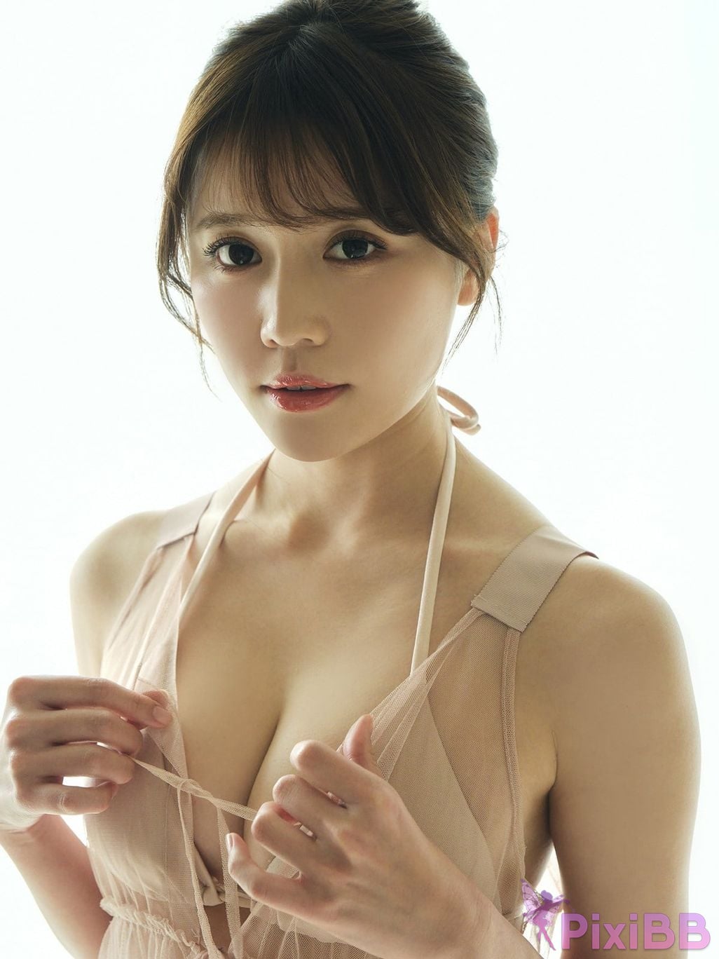 Japanese Idol Yuka Kohinata sabra net e Book COVER DX Flowers blooming in the sun PixiBB.COM 101