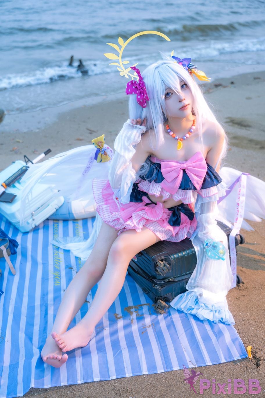 Cosplayer vector fish Blue Archive Azusa Shirasu swimsuit PixiBB.COM 001