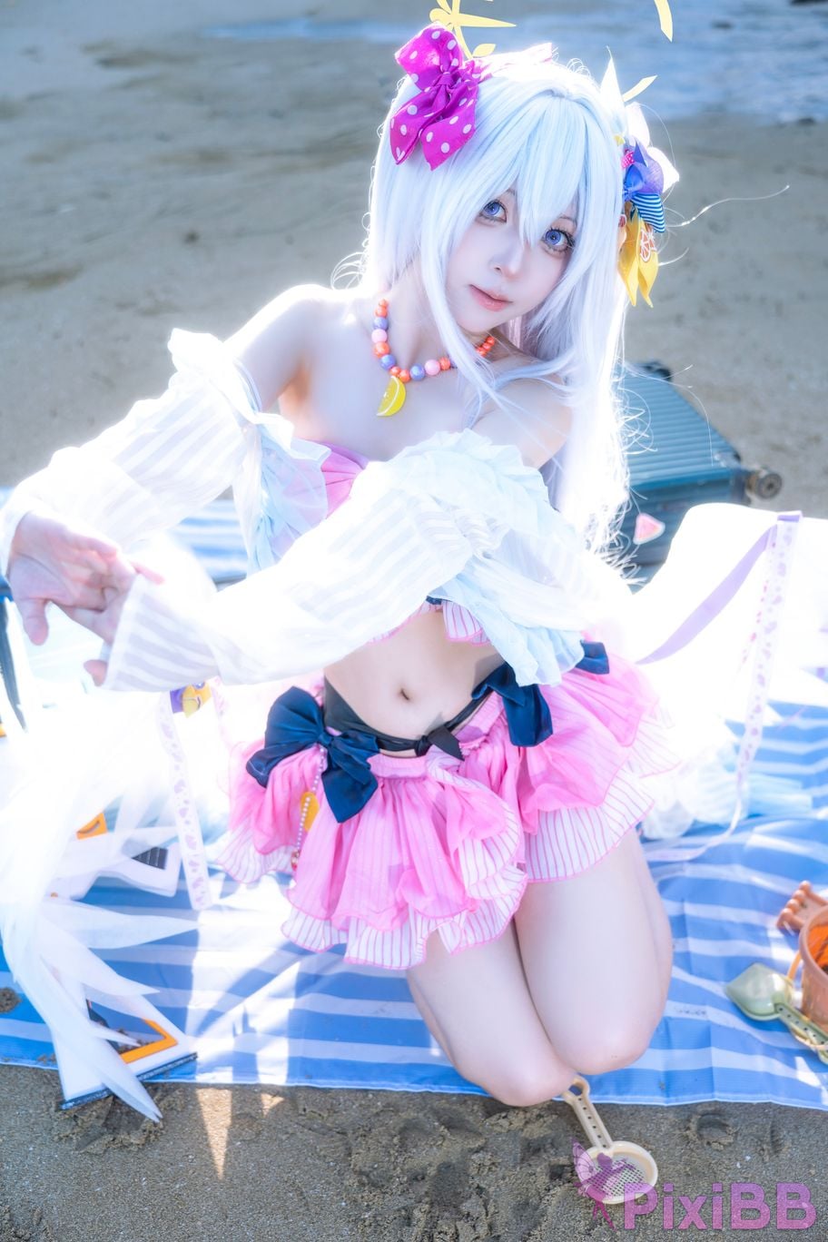 Cosplayer vector fish Blue Archive Azusa Shirasu swimsuit PixiBB.COM 009