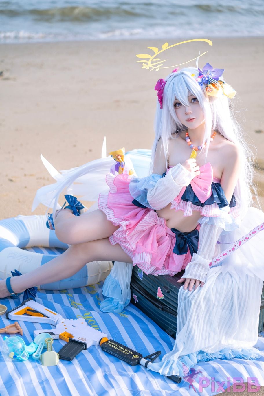Cosplayer vector fish Blue Archive Azusa Shirasu swimsuit PixiBB.COM 024