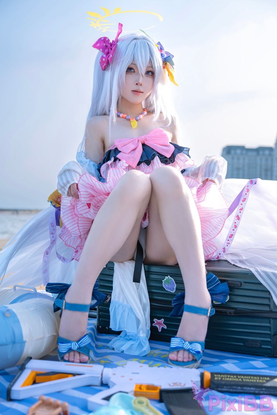 Cosplayer vector fish Blue Archive Azusa Shirasu swimsuit PixiBB.COM 026