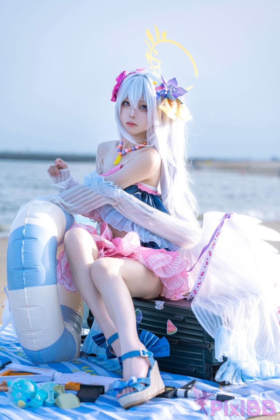 Cosplayer vector fish Blue Archive Azusa Shirasu swimsuit PixiBB.COM 028