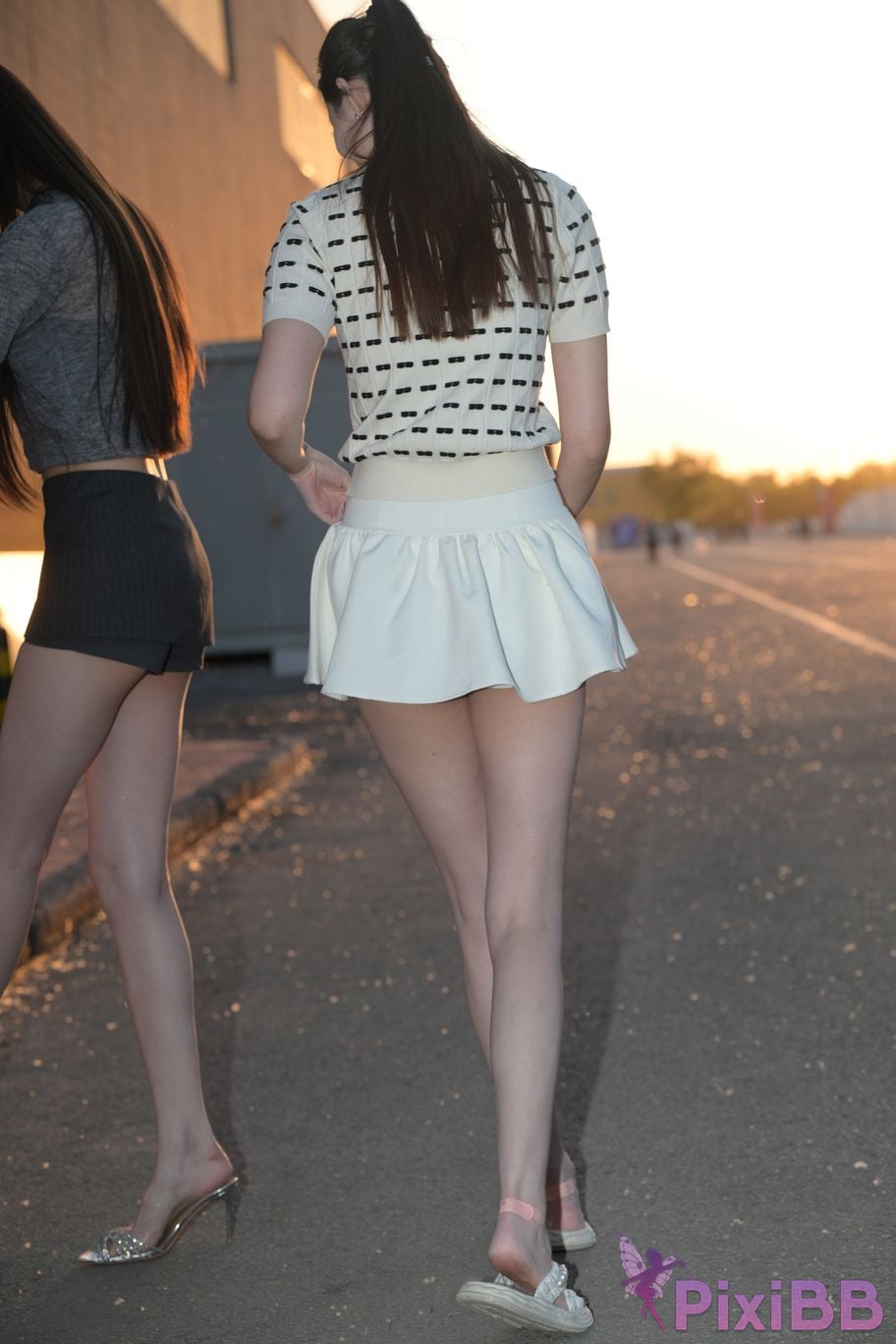 Featured Street Photography Works No.5810 Sweet Sisters Extra Long Legs PixiBB.COM 039