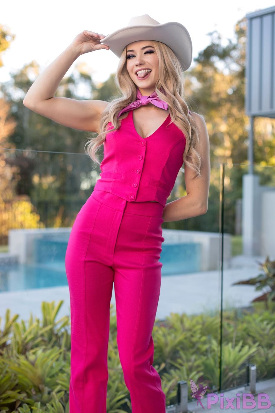 Nichameleon Barbie PixiBB.COM