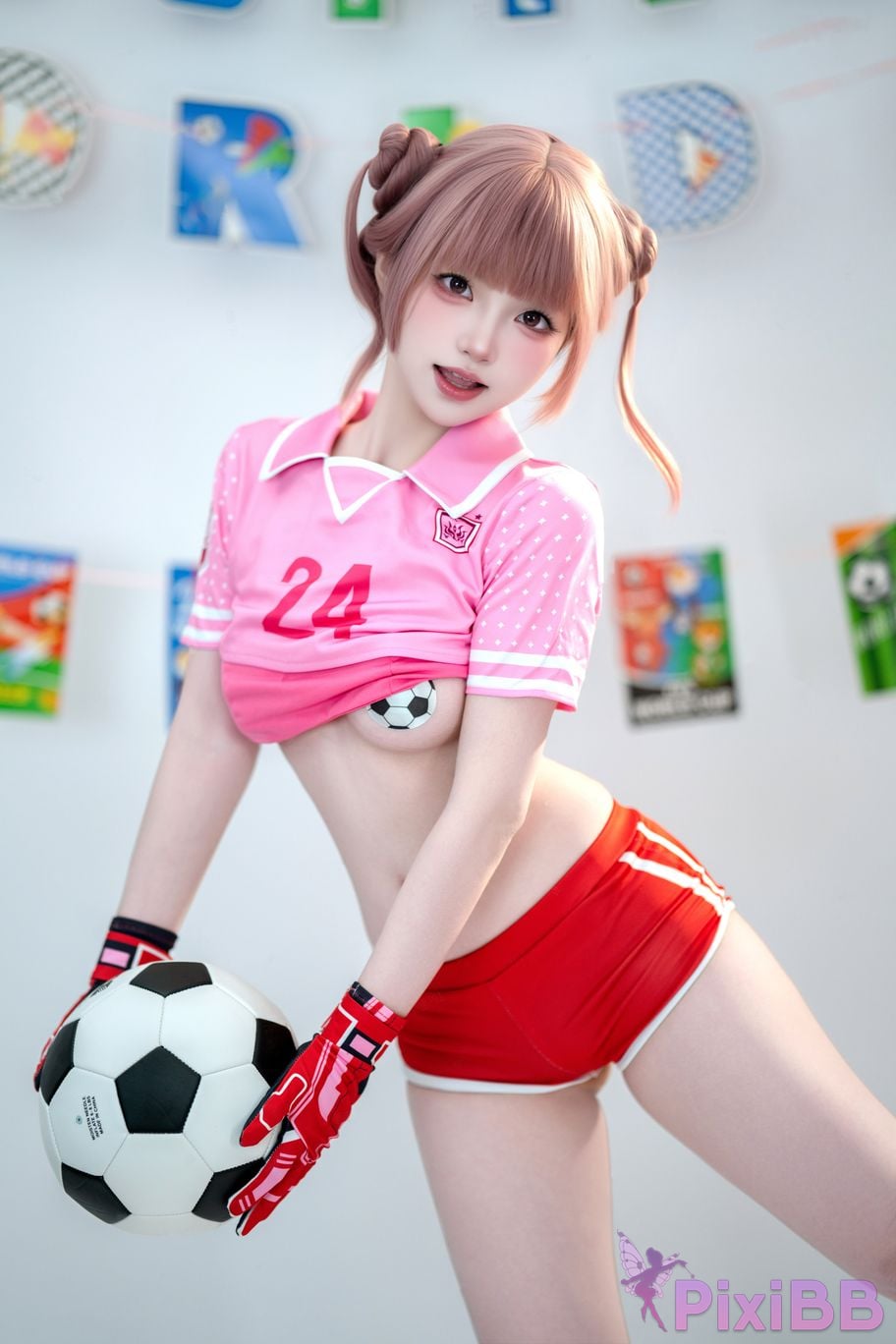 Cosplayer Bangni Bonnie gold medal goalkeeper PixiBB.COM 012