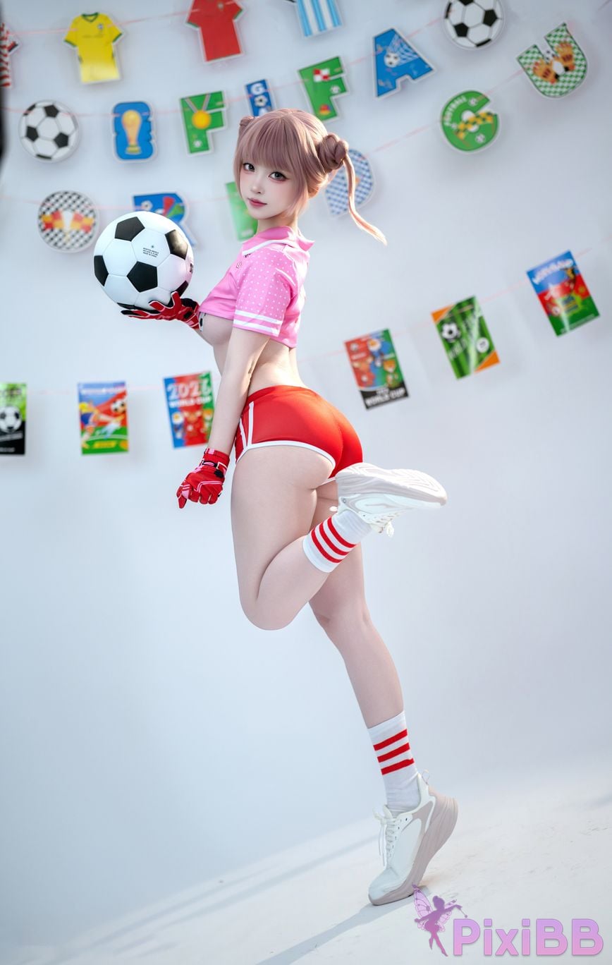 Cosplayer Bangni Bonnie gold medal goalkeeper PixiBB.COM 017
