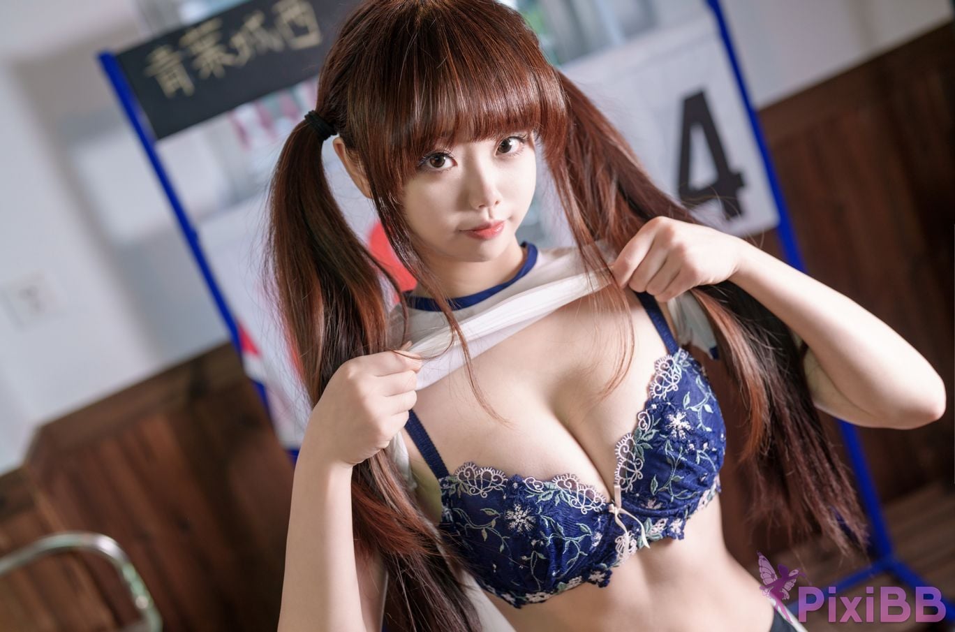 Cosplayer Xue Qi SAMA sports room PixiBB.COM 010