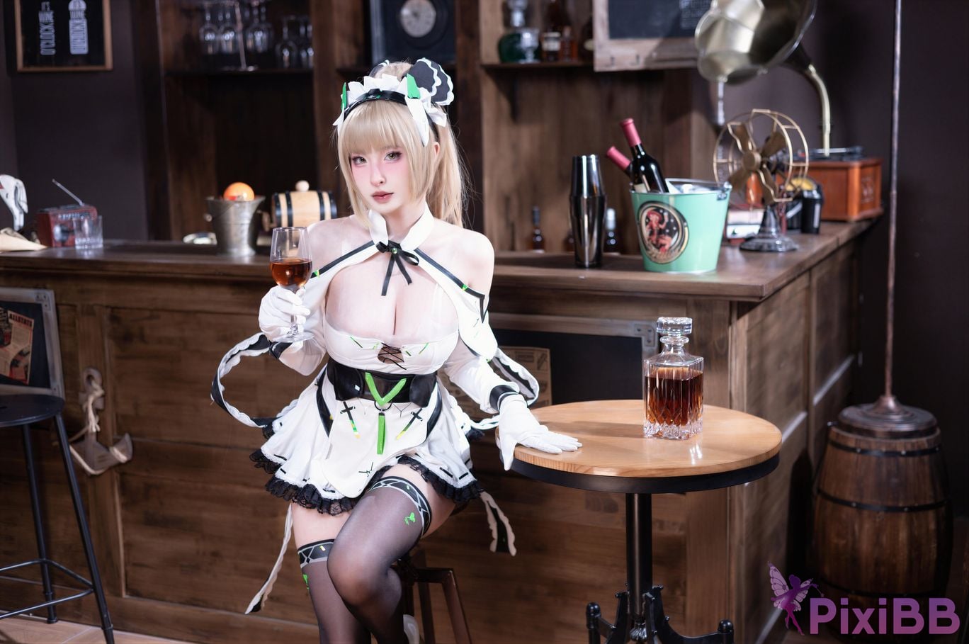 Cosplayer Yuno Shimizu Staggered fronts Bultgen Champagne PixiBB.COM 012